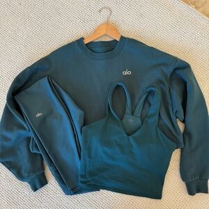 ALO Yoga Midnight Green Activewear Bundle - Leggings + Sweatshirt + Free Top!
